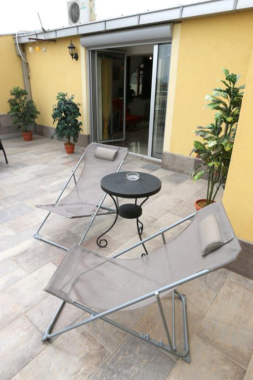 Apartamento Skopje Center Exterior foto